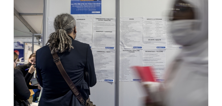 La réforme de 2019 initiée par Édouard Philippe et Muriel Pénicaud a réduit de 12 % la durée moyenne au chômage et diminué de 18 % le montant moyen de l’allocation des demandeurs d’emploi.