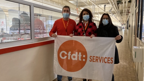 De gauche à droite : Thomas Mallevaey, Nadia Lamda et Donzi Ferreira sont tous trois élus CFDT au comité social et économique.