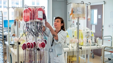 L’architecture et les équipements de ces nouveaux locaux, inaugurés en 2022, ont été pensés pour et avec le personnel. Objectifs : optimiser les déplacements et réduire le risque de troubles musculosquelettiques.