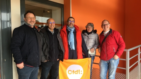 De gauche à droite : Jean-François Aulin, élu CSE du site de Messei (Orne) ; Mohamed El Kinani, délégué syndical ; Jean-Luc Scanavin, élu CSE ; Annick Antoni, élue CSE ; Franck Robillard, délégué syndical central de FSE, qui travaille à Messei.