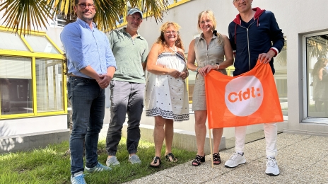 De gauche à droite : Stéphane Postollec, secrétaire général du Syndicat Santé-Sociaux du Finistère ; Sébastien Capdevielle, un des plaignants ; Ghislaine Moal, membre de la section syndicale de l’hôpital ; Virginie Rannou, secrétaire de la section syndicale de l’hôpital ; Thierry Choquer, membre de la section syndicale.