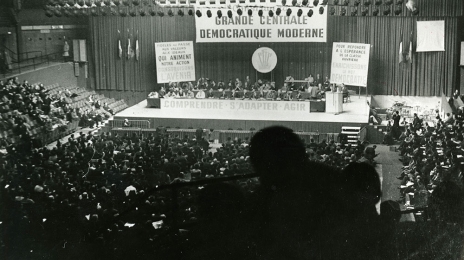 Le 7 novembre 1964, à Paris, le congrès extraordinaire adopte à 70,12 % le sigle CFDT.