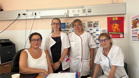 À la clinique Richelieu (Vivalto) de Saintes ; de gauche à droite : Éva Giraud, Célia, Christelle et Anne-Marie.