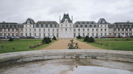LE château des Vaux (Eure-et-Loir) impressionne par sa taille et par la beauté de son parc de 16 hectares. Pour autant, nous ne sommes pas dans un musée ou un palace, mais au cœur d’un domaine hors norme destiné à l’accueil, l’éducation et l’insertion d’une jeunesse loin d’être dorée.