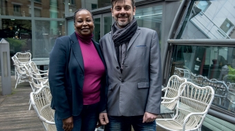 Genèse Athis est déléguée syndicale CFDT. Ici avec Bruno Coquaz, directeur de l’hôtel Ibis Tour Eiffel.