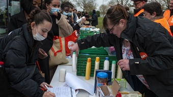 La CFDT des Hauts-de-France organise une distribution de produits d'hygiène à destination des étudiants, à Amiens, Mars 2022.