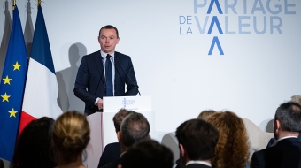 Olivier Dussopt, ministre du Travail, du Plein emploi et de l’Insertion, lors de la convention sur le partage de la valeur organisée le 20 février 2023 par Renaissance, à Paris, dans les locaux de Qonto.