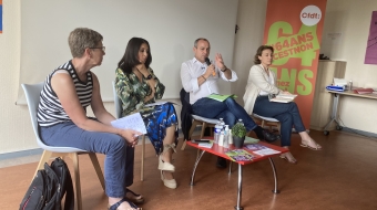 De gauche à droite : Mylène Jacquot, secrétaire générale de la CFDT-Fonctions publiques, Badiaa Souidi, SG de l’UTI (Union territoriale interprofessionnelle) CFDT de l’Ouest francilien, Laurent Berger et Marylise Léon.