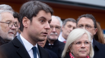 Au premier plan, de gauche à droite : Gabriel Attal, Premier ministre, et Catherine Vautrin, ministre du Travail, de la Santé et des Solidarités.