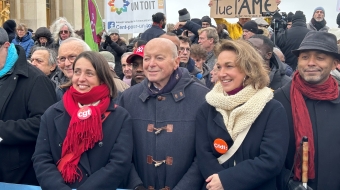 Aux côtés de l'ancien ministre des Sceaux Jacques Toubon, 201 personnalités (dont la CFDT et la CGT) étaient présentes cet après-midi au Trocadéro pour s'opposer à la loi immigration.
