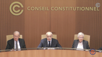 Le 8 février, sous la présidence de Laurent Fabius (au centre), les Sages ont rendu leur décision no 2023-1079 QPC relative à la conformité aux droits et libertés que la Constitution garantit de l’article L3141-3 du code du travail et du 5° de l’article L3141-5 du même code.