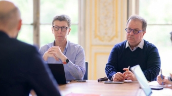 Le 13 février dernier, lors d’une rencontre bilatérale du ministre de la Transformation et de la Fonction publiques, Stanislas Guerini (de dos), avec les représentants de la CFDT (Mylène Jacquot, secrétaire générale de la CFDT-Fonctions publiques, au centre, et Jean-Luc Saphore, secrétaire général adjoint, à droite).