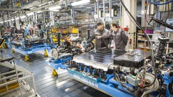 Chaîne de montage sur l'usine Renault ElectriCity de Douai (Nord) passée au tout électrique.