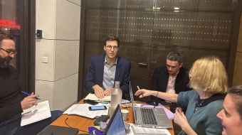 Olivier Guivarch (de face, au centre de la photo) est le chef de file CFDT de la négociation emploi des seniors.